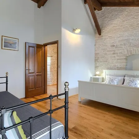 Paulina -an Authentic Sense Of Istrian Life Villa Gajana