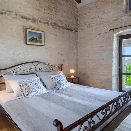 Paulina -an Authentic Sense Of Istrian Life Villa Gajana