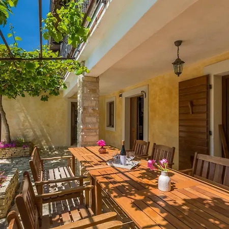 Paulina -an Authentic Sense Of Istrian Life Villa *