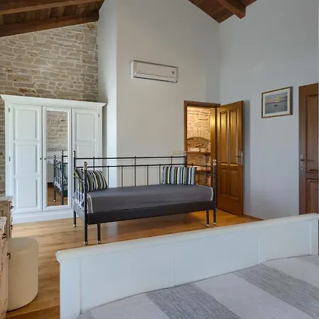 Paulina -an Authentic Sense Of Istrian Life Villa *