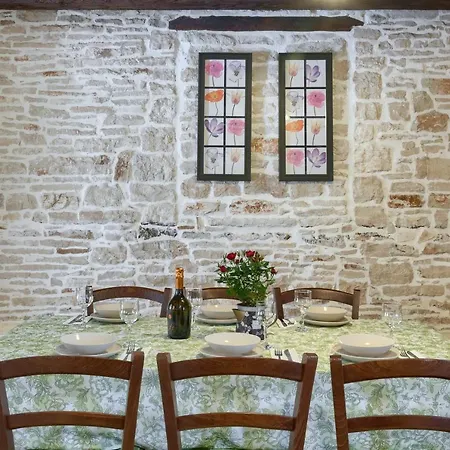 Paulina -an Authentic Sense Of Istrian Life Villa *