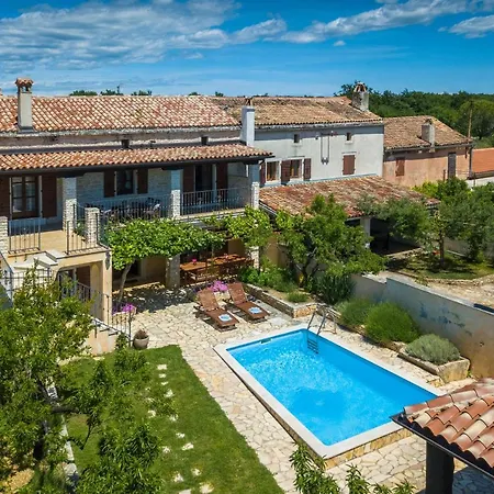 Paulina -an Authentic Sense Of Istrian Life Villa *